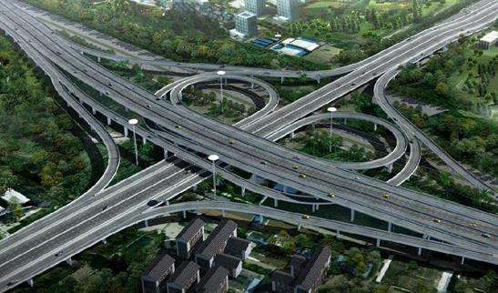 上海虹口交警對(duì)貨運(yùn)車下高架過地磅檢查以查辦超載違法車輛